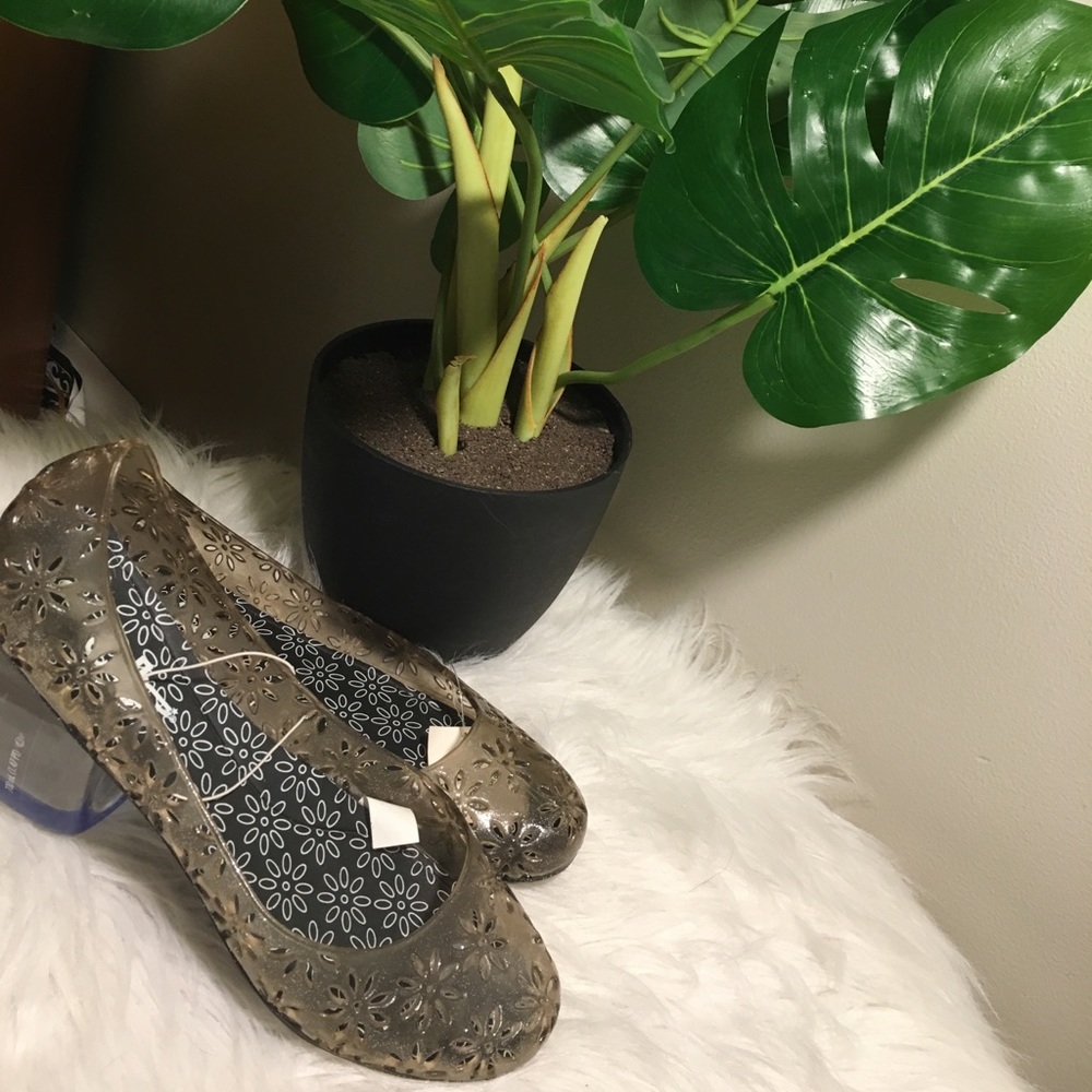 NWT CutOut Flats